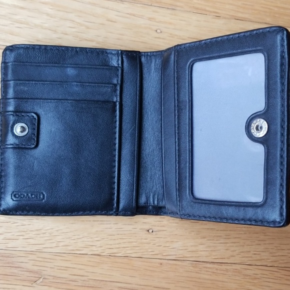 Coach Signature Wallet - Picture 5 of 5